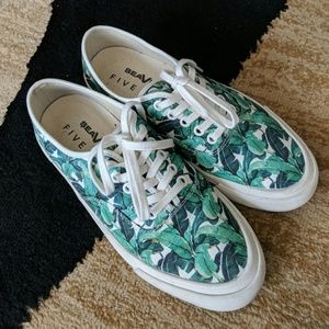 Mens 7.5 Seavees legend sneaker five four